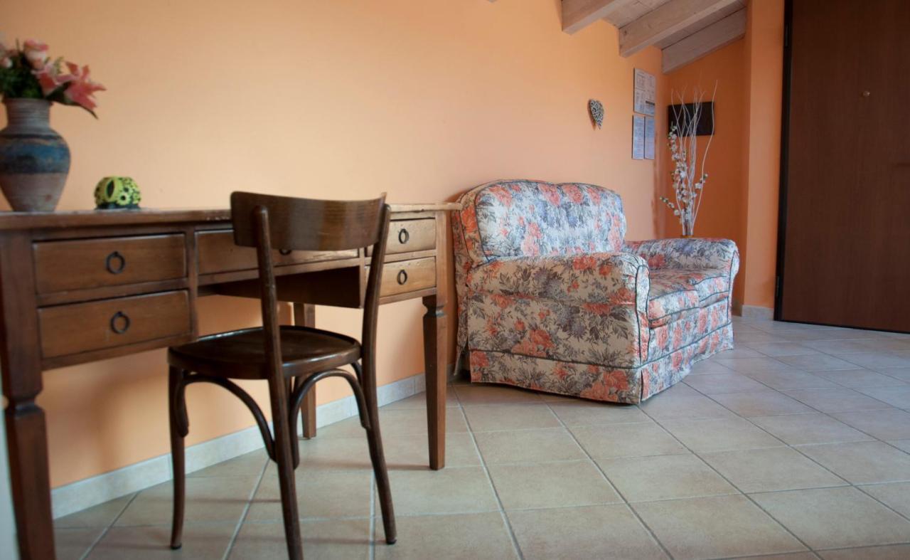 La Chiocciola Bed and Breakfast Momo Exteriör bild