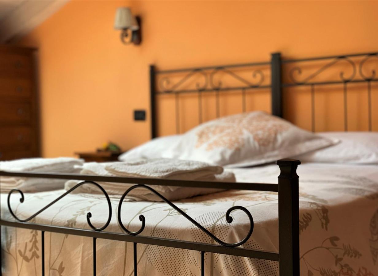 La Chiocciola Bed and Breakfast Momo Exteriör bild