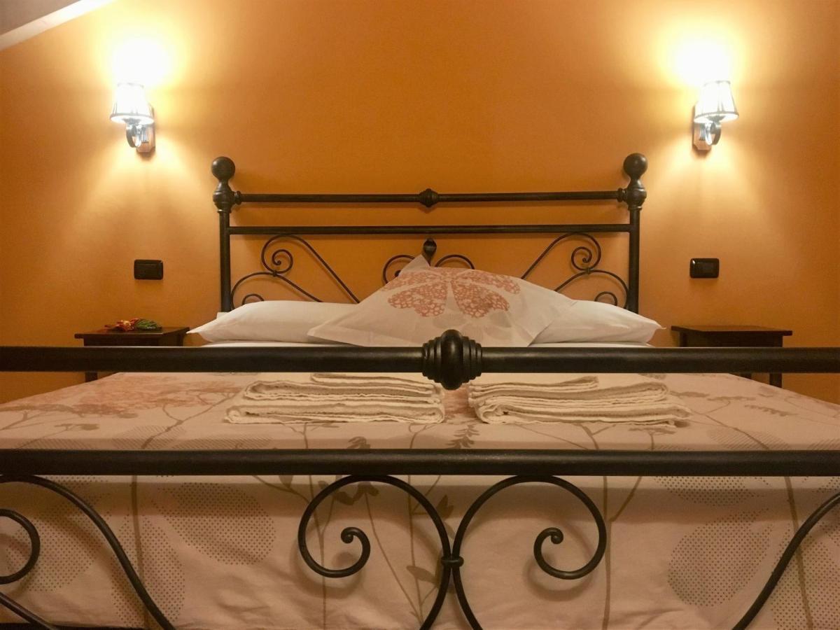 La Chiocciola Bed and Breakfast Momo Exteriör bild